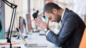 علت بی انگیزگی کارکنان در کار چیست؟